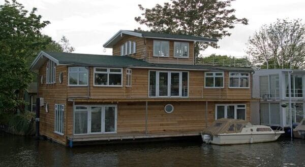 Houseboats: Latest Tourist Attraction trend endemic?